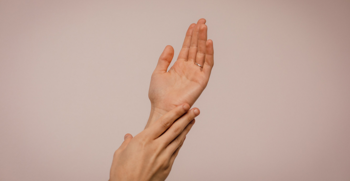 HOW TO FIGURE OUT YOUR SKIN TYPE supporting image