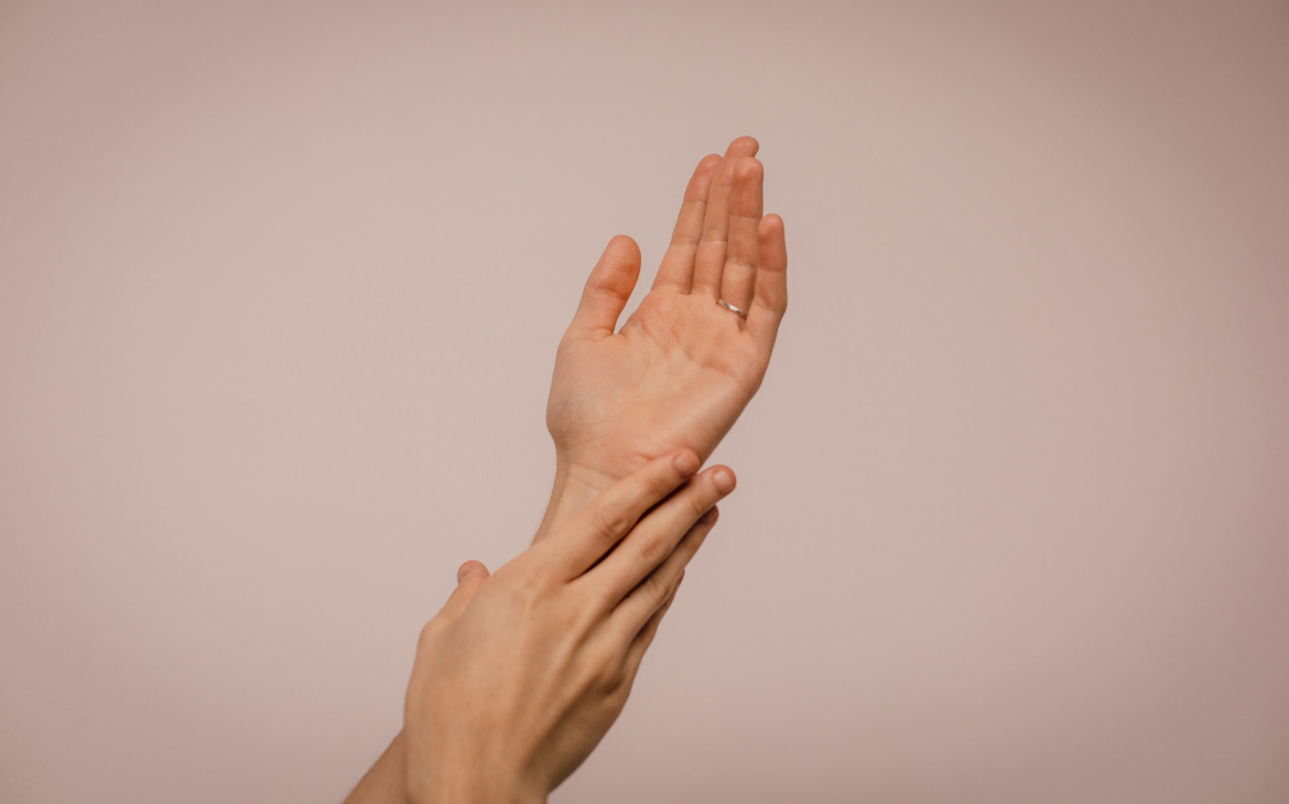 HOW TO FIGURE OUT YOUR SKIN TYPE supporting image